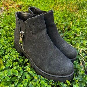 Chic Black Ankle Booties with Side Zipper